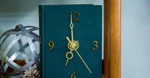 Ken Wingard's DIY Book Clock