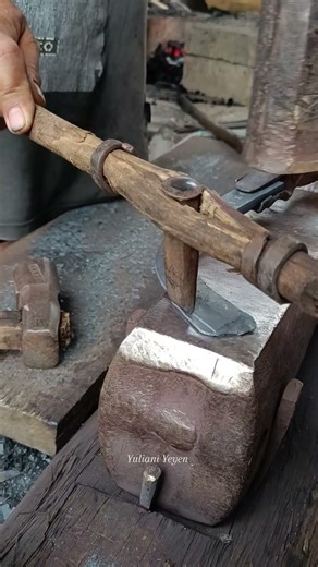 See how rubber farming tools are cut and refined by skilled hands #blacksmith #skills #handmade