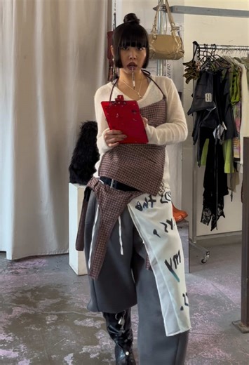 You like my ootd or how I paint it? This blue wrap skirt? It’s called ‘B-star’ and from my own art-to-wear collection. #ootd #fyp #painting #outfitinspo #styleinspo