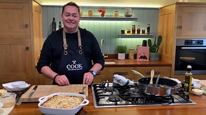 Watch our brand ambassador Neven Maguire prepare this delicious Chicken & Broccoli Bake using our Irish Corn Fed Chicken and our Extra Mature Drinagh Cheddar. Shop the Simply Better Collection in your local Dunnes Stores and find the full recipe below: Chicken & Broccoli Bake Ingredients (Serves 4) 3 Simply Better Irish Corn Fed Chicken Breast Fillets, cut into cubes 1 Pack Simply Better Dry Cured Unsmoked Irish Bacon Lardons 1 Tub Simply Better Irish Made Poultry Gravy 100g Simply Better West C