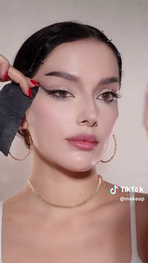 Full Face Makeup Using Paper Techniques