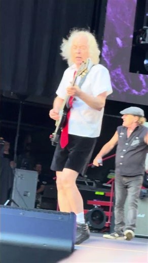 🔔🥁 AC/DC – If you ever feared aging, watch Angus for 10 seconds – fear turns into fire