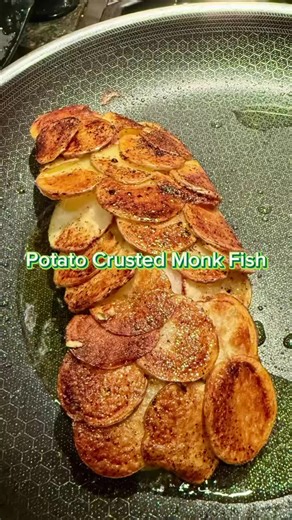 “The best fish I’ve ever eaten.” - Steve Monk Fish from Seafood Express top with potato slices made the perfect entree. 👨‍🍳When you’re ready for the Private Chef Experience, contact us at www.TheRogueChef.com Let’s Go Rogue! #MonkFish #TheRogueChef #SeafoodExpress #ThePrivateChefExperience #BransonMO