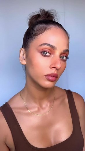 With our Zoom Shadow Sticks Matte, the eye-looks are endless. @maxmadeofficial has created the ultimate look using shades Dusty Rose and Espresso. ✨👀 #MAXMOMENT
