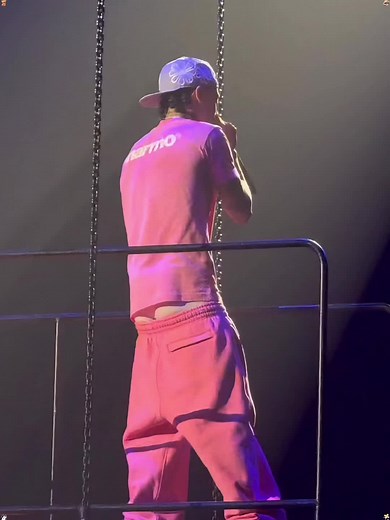Why don’t Central Cee’s pants ever fall down #celebrity #rapper #centralcee #sagging
