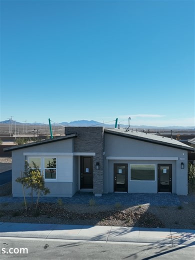 Heartland Grove by Dr Horton | $510k 1,839sf | New Single Story Homes For Sale North Las Vegas #modern #realtor #hometour #lasvegastiktok #lasvegasrealtor #lasvegas #northlasvegas #drhorton #singlestory #aliante Heartland Grove is a gated single-family home neighborhood developed by D.R. Horton, America's largest homebuilder by volume, known for affordable, modern designs with smart home features and energy-efficient elements. Part of the larger Heartland at Tule Springs master-planned community