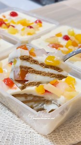 Crema De Fruta (no cream recipe) Ingredients: Fruit Cocktail Graham crakers Cream mixture: 800ml water Fruit Cocktail Syrup 2 can evaporated milk 1 can condensed milk 24g clear jelly powder 1/3 cup cornstarch Chill before serve! Plastic container: 750ml Buy here: https://s.shopee.ph/6pi99d7Jus #dessert #cremadefruta | Dessert By Kaye'J Channel