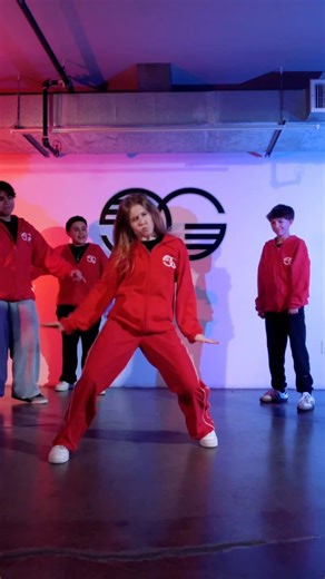 Kinley Cunningham on Instagram: "Sooo excited for the first EVER @inthegroovedance intensive this weekend! Who will I see there???!!!! This one’s sold out! If you miss this time make sure to check out the summer dates! #beyou #bekind #kinleyfullout @grooveinteractive @guygroove #inthegroove #dance #dancer"