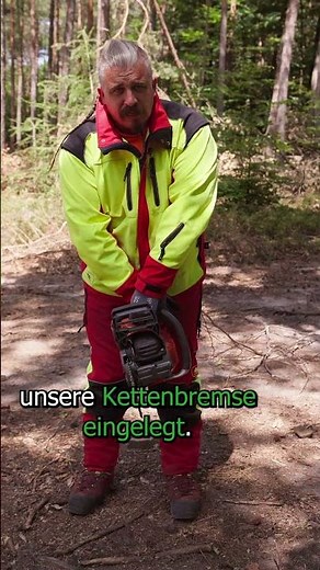 A brief explanation of how to start a chainsaw correctly. Chainsaw training 👍🏻
