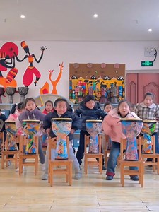Cool and cute! This energetic video captures a group of kindergarten kids skillfully playing a powerful song with African #drums. Their infectious enthusiasm and impressive coordination breathe life into the rhythmic beats, creating a captivating display of young musical talent! #TrendinginChina | Xi's Moments