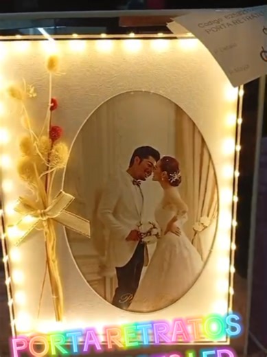 🎁👌🏻 PORTA RETRATOS CON LUCES LED.☺️ ENMARCAS TUS MOMENTOS INOLVIDABLES Y DALE VIDA A TUS RECUERDOS 🎁ES EL REGALO PERFECTO QUE PERDURA.😍#mundosanjoseparquecentral