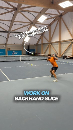 The Backhand Slice - An underrated shot it tennis 🎾 The backhand slice isn’t just a defensive tool! If used well, it can be a real weapon! When you master it, you can: ✅ Break your opponent’s rhythm ✅ Force them to lift the ball, giving YOU time to attack ✅ Keep the ball low & uncomfortable That’s why Federer, Djokovic & others all relied on their slice during crucial times of their matches🎾🔥 The best part? You don’t need hours… just 5–10 minutes/day with this drill can turn your slice into a