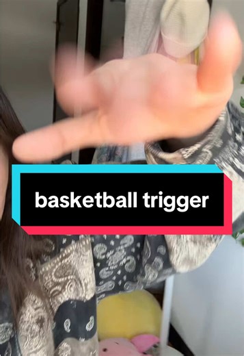 do you guys like my trigger? #asmr #fastandaggressiveasmr #lofiasmr #handmovements #cameramovement