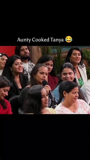 Big Boss 19 by man on Instagram: "日本利用压电瓷砖将人们的脚步转化为电能。 这些瓷砖能够捕捉你脚步产生的动能。 当你行走时，你的体重和动作会对瓷砖产生压力。 瓷砖会轻微弯曲，产生机械应力。 瓷砖内部的压电材料会将这种应力转化为电能。 每一步都会产生少量电荷，数百万步加在一起，就能产生足够的电力来驱动 LED 灯、数字显示屏和传感器。 在像涩谷车站这样人流密集的地方，每天大约 240 万步都在为这个系统做贡献。 这些电力可以储存起来或立即使用，从而减少对传统能源的依赖，并支持可持续的城市基础设施。 这种方法把日常的动作转化为实用的可再生能源。 #日本 #知识 #事实 你知道吗 推荐 科技 创新 历史 技术 实验 热门"