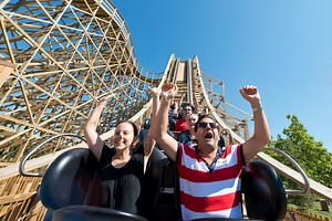 Six Flags combats attendance drop with newly discounted pass program