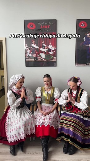 Chłopaki to będzie wasz największy green flag, uwierzcie nam🙏🏼 Czekamy na Was na przesłuchaniach jeszcze tylko przez dwa dni: 📅 8 i 9 października ⏰ 19:00-21:00 📍 siedziba ZPiT ŁANY MTP (ul. Roosevelta) FOLK IT UP!🕺🏽 #nabory #taniecludowy #folklore #dance #relatable inspiracja: @zpit bandoska