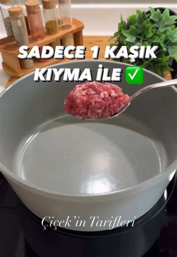Sadece 1 Kaşık Kıyma ile ✅ Bağımlısı olacaksınıızz 🤤🤤 . ♥️yeni tariflerimin akışınıza düşmesi için beğenip minik bir yorum bırakır mısınız 🙈♥️ . Bizim evin en en sevilen çorbası 🤤🤤bu zaman kadar binlerce kişi denedi ve herkesin favorisi olan tadı tarhana çorbasını andırdığı için taze tarhana çorbası olarak adlandırdığım muhteşem bir çorba tarifi 😍😍 bu nefis kıymalı yoğurt çorbası tarifimi mutlaka KAYDET ve yapmasını istediğin arkadaşlarına GÖNDER ♥️ Malzeme listesi aşağıda 🌺 . Bu ve daha