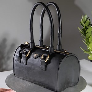 1.5M views · 2.5K reactions | This cake looks so realistic! | 5-Minute Crafts Play | Facebook