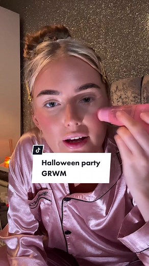 Replying to @Negan’s wife so i changed the lashes in the end & crimped my hair & i think I acc looked okay