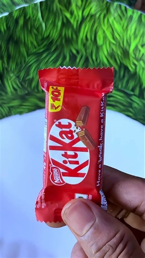 The Most Satisfying KitKat Break Ever!