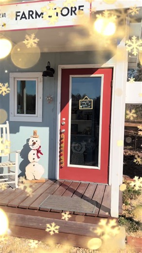 Christmas is coming! Get all your gifts in one place - at our Farm Store! We’ve got stocking stuffers and goodies you’re sure to love! Open 24/7! Ho ho ho! #beefarm #honey #gifts #holidays #christmas