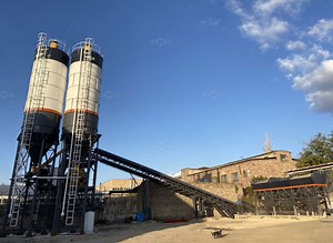 How Does the Location of Equipment Installation Affect the Choice of Concrete Plants?