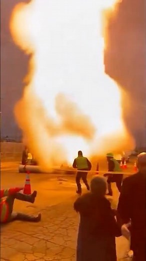 GAS PIPELINE EXPLODES! Filmed Gigantic FIREBALL Minutes After Leak Started