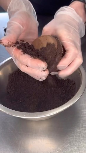 28 reactions · 7 comments | check out how we make dirt cup cupcakes ✨ which cupcake flavor should we do a reel of next? | The Queen's Cups | Facebook