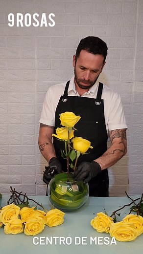 93K views · 420 reactions | La clave es respetar el espacio entre un botón y otro No importa si lo haces mal, importa si no te das cuenta que lo hiciste mal  #centerpieces #wedding #weddinplanner #tallerfloral #rosas #floraldesigner #diseño #bodas | Gabo de las flores | Facebook