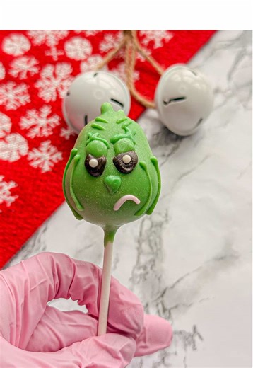 How to make a Grinch cake pop 💚#grinch #grinchmas #howto #cakepops