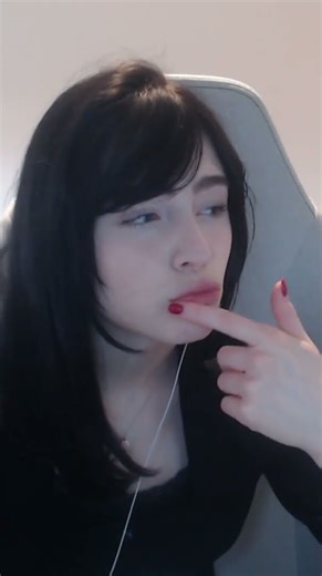 Most beautiful twitch female streamer Aww #6elle on #Twitch |