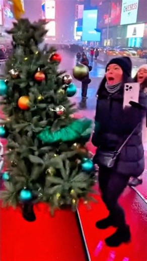 Christmas Tree Prank In NYC #funny #christmastree #prank #shorts #trending #santa #viralvideo