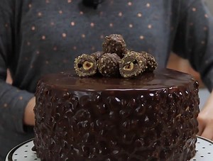 Chocolate Hazelnut Cake By: It's Raining Flour | MetDaan Cakes