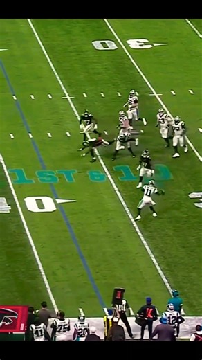 Beautiful throw. Beautiful catch. #football 🏈