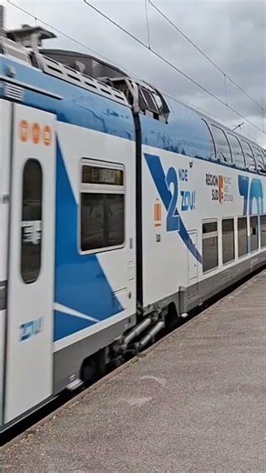 TER 17487 (TRANSDEV) à aubagne #train #fyp #trainspotting #france #sncf