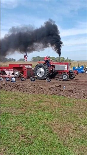Farmall 706 pulling 3000rpm at Bancroft NE 2025