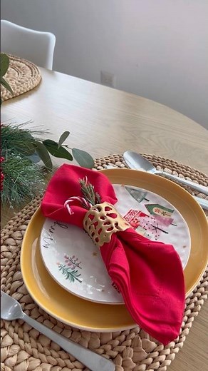 Easy DIY Napkin Rings for Christmas Table!