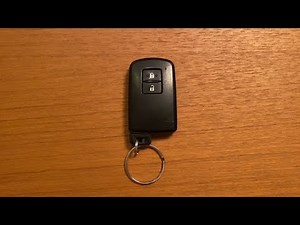 How can I change the remote control battery of my Toyota?