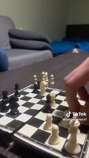 Hilarious Chess Memes: Twin Towers and Checkmate Jokes!