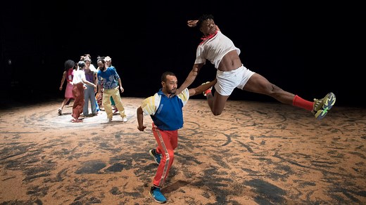 «Akzak», le contretemps dansé par une jeunesse reliée