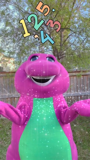 Today is a GREAT day for counting! 💜 Let’s count together — 1, 2, 3… all the way to 10! Numbers are so much fun when we count with friends! 😊✨ — #Barney #Cosplay #Mascot #SingAlong #Throwback #ItsAGreatDayForCounting #Counting #FavoriteSong #Fun #Kids #ChildhoodMemories #Nostalgia #90sKids #2000sKids | Bultum2000 Entertainment