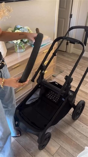 FAQ: Can the toddler seat turn back into a bassinet on the Bugaboo Kangaroo? Yes- the toddler seat can easily be converted back into a bassinet, giving you a sustainable, interchangeable solution as your family grows—no extra gear required. Shop the stroller parents trust at Bugaboo.com | Bugaboo