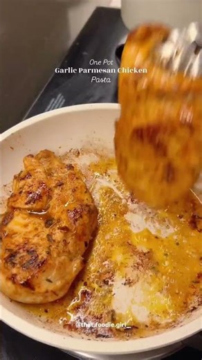 One Pot Garlic Parmesan Chicken Pasta 🍝