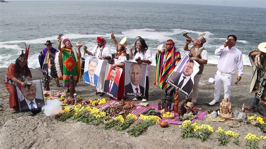 Peruvian shamans perform rituals and make new year predictions