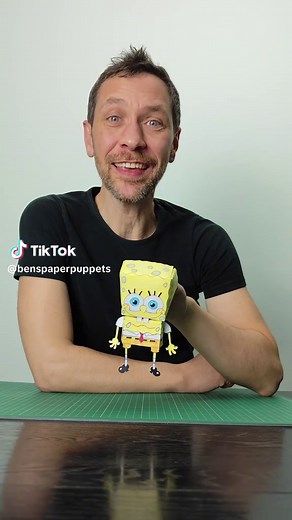 Cómo hacer un marioneta mini Spongebob de papel