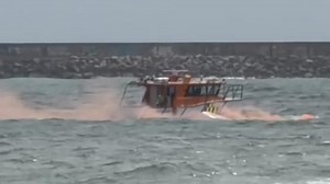 Teen dies after boat capsize