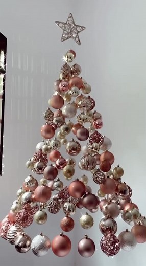 So much fun building our first invisible Christmas tree!#christmastime #christmastree #invisiblechristmastree #familytime #christmasideas #bepatient