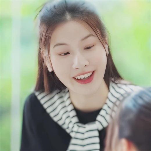 Exploring Creativity with Reverse Challenges