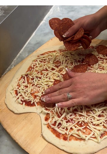 Corazón de pizza prácticando para este 14 de febrero ❤️#corazon de #pizza #febrero