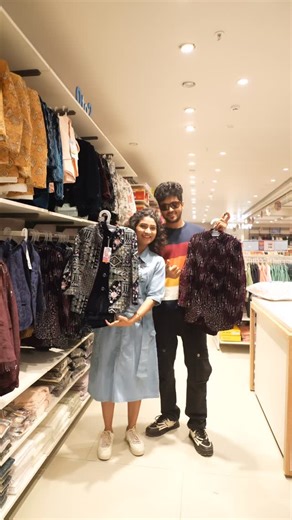 Vishnu Priya on Instagram: "CMR Shopping Mall Dasara Dhamaka Offers ♥️♥️♥️ Variety of offers and discounts on all kinds of men’s, women’s, and kidswear Perfect time to shop for Dasara and Bathukamma Spot gifts on every purchase above 999 😍😍😍😍 . #cmr #shopping #dussehrafestival #offers #festival"